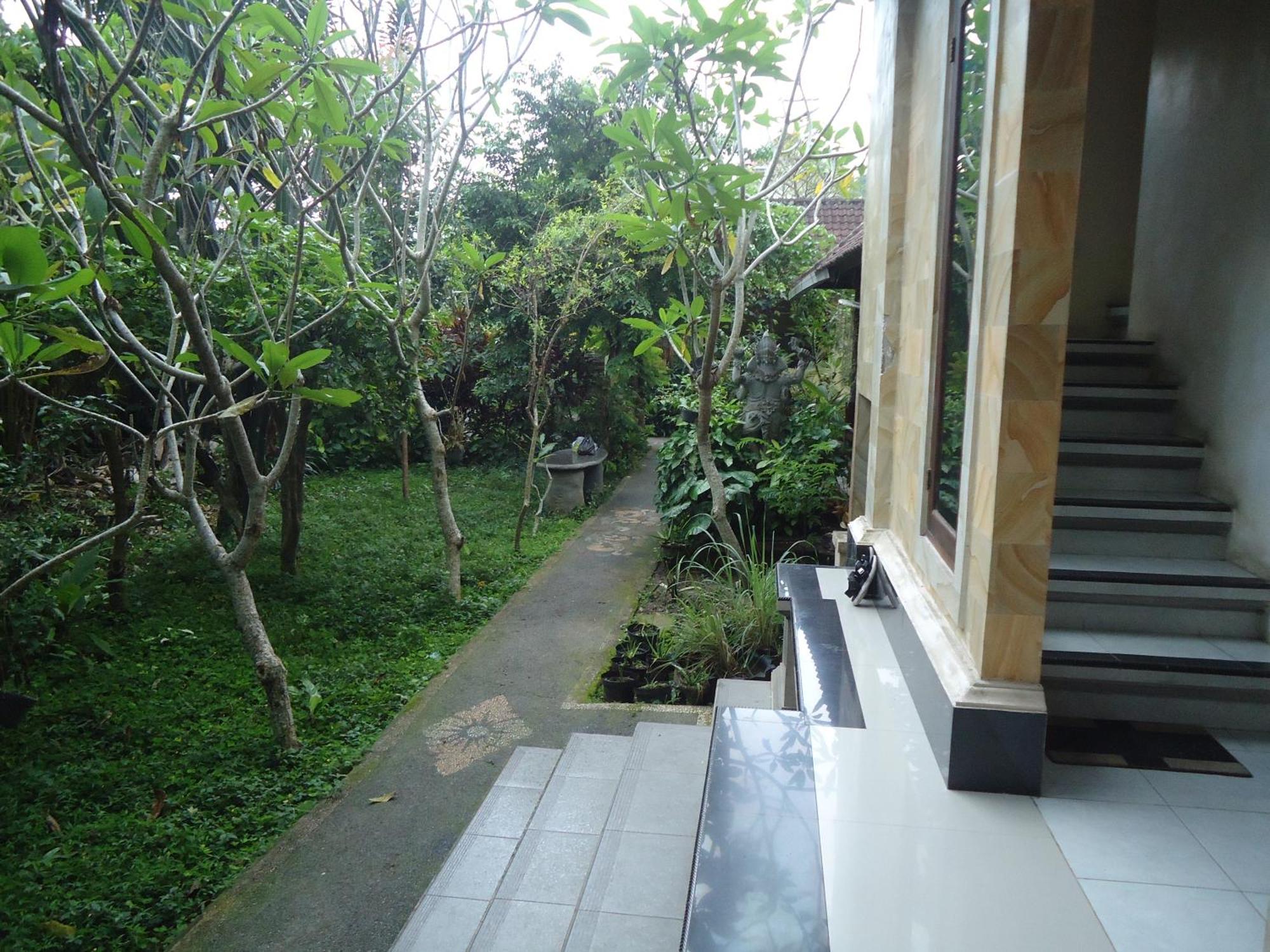 Kenari House Hotel Ubud Buitenkant foto